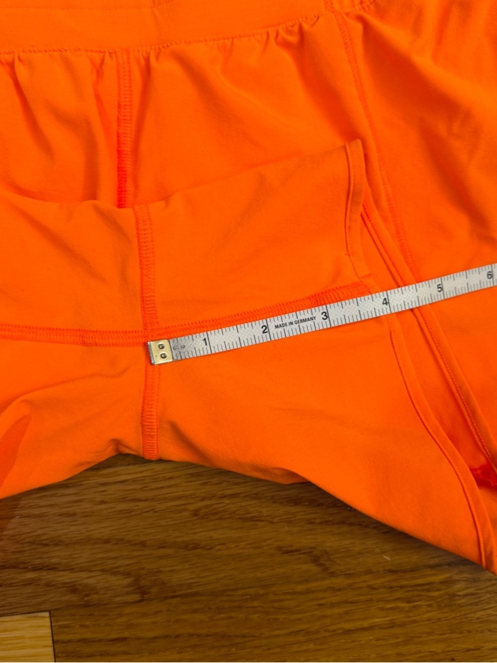 Lululemon Hotty Hot Short *High-Rise Long 4" Highlight Orange - Size 6 - Picture 3 of 8